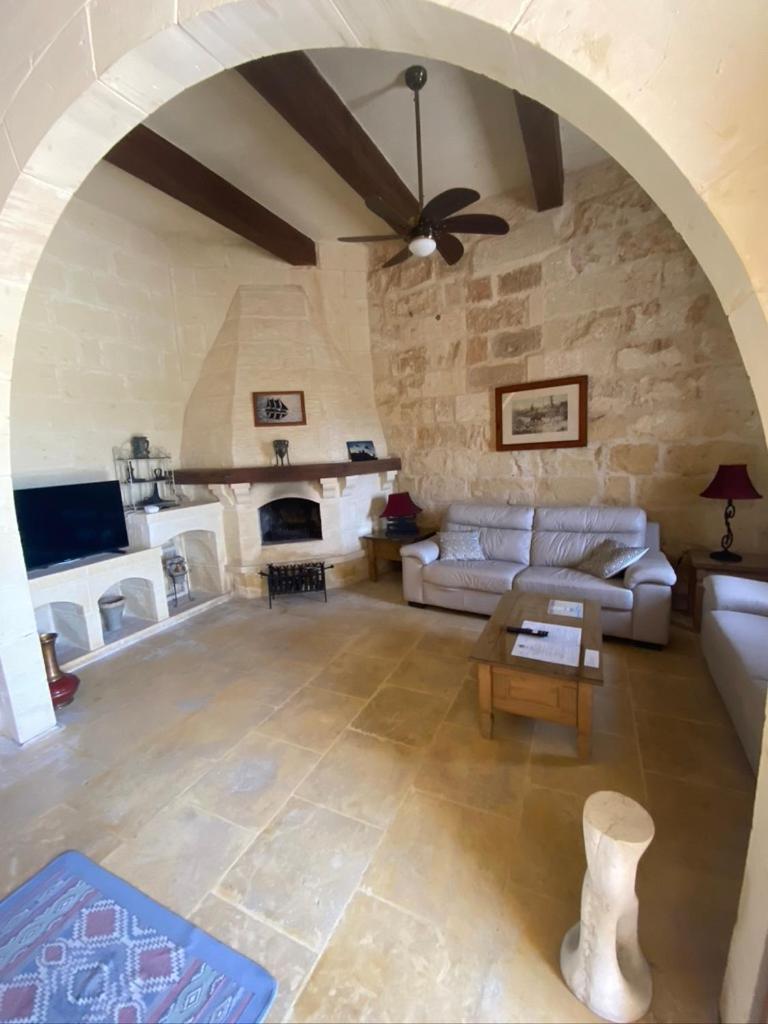 Gozo Retreat With Sea And Country Views Дом отдыха